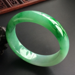 (超值推荐)糯冰种飘翠手镯(57.5mm)