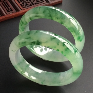 (超值推荐)冰种飘花手镯(一对)(57.5mm/57mm)