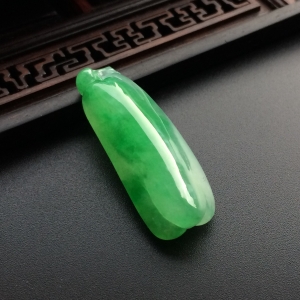 （超值推荐）糯冰种翠色福瓜挂件