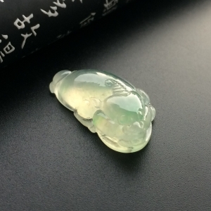 （超值推荐）冰种略飘花招财进宝挂件