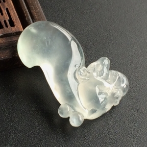 (超值推荐)冰种淡晴水松鼠挂件