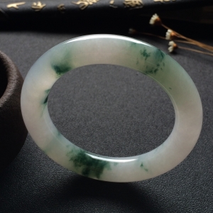 （超值推荐）糯冰种飘花圆条手镯（54.2mm）