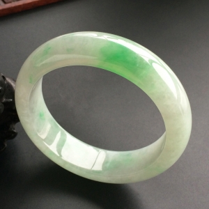 (超值推荐)糯冰种飘翠手镯(56.4mm)