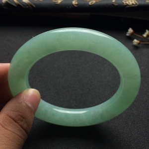 （超值推荐）糯冰种晴水圆条手镯（58.5mm）