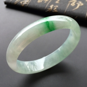 (超值推荐)糯冰种飘阳绿贵妃手镯(54.2mm-48.4mm)