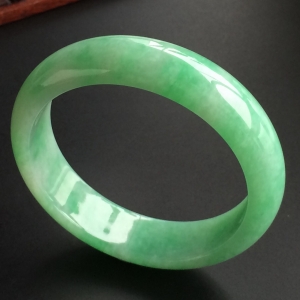 (超值推荐)糯冰种飘翠手镯(56.4mm)