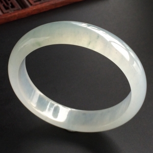 (超值推荐)冰种略飘花手镯(57.2mm)