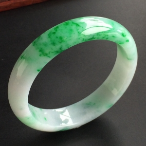 (超值推荐)糯冰种飘翠手镯(53.8mm)