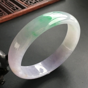 (超值推荐)糯冰种春带彩贵妃镯(57.6mm-50.3mm)