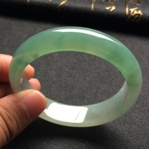 （超值推荐）冰种略飘花手镯（56.2mm）