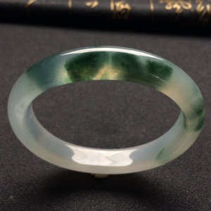 （超值推荐）冰种飘花贵妃镯（53mm-46.9mm）
