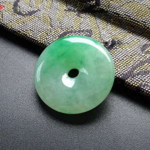 (超值推荐)糯冰种飘翠平安扣挂件