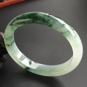 (超值推荐)糯冰种飘花手镯(55.6mm)
