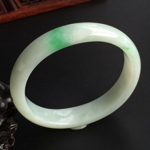 (超值推荐)糯冰种飘翠贵妃镯(55mm-47.8mm)