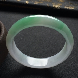 （超值推荐）糯冰种绿晴水手镯（57.5mm）