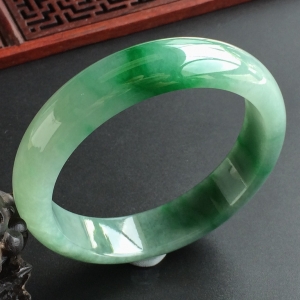 (超值推荐)糯冰种飘翠手镯(58.4mm)