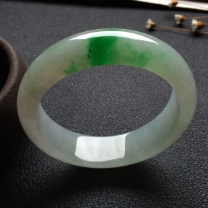 （超值推荐）糯冰种飘阳绿手镯（56.7mm）