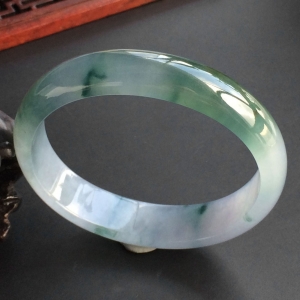 (超值推荐)糯冰种飘花略带紫罗兰贵妃镯(55.7mm-49mm)