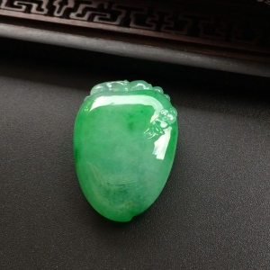 （超值推荐）糯冰种翠色福瓜挂件