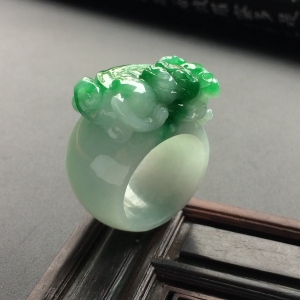 （超值推荐）糯冰种翠色貔貅扳指