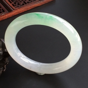 (超值推荐)冰种略飘翠圆条手镯(55.2mm)