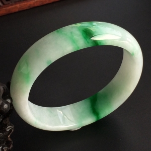 (超值推荐)糯冰种飘翠贵妃镯(56.3mm-49mm)