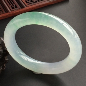 (超值推荐)冰种晴水略飘翠圆条手镯(56mm)