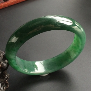 (超值推荐)糯冰种油青略飘翠贵妃镯(57.2mm-50.4mm)