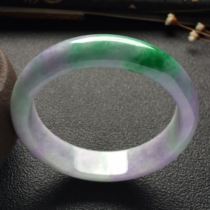 （超值推荐）糯冰种春带彩手镯（56.3mm）
