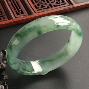 (超值推荐)冰种飘花贵妃镯(54.5mm-47.8mm)