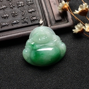 （超值推荐）糯冰种飘翠玉佛挂件（金扣）