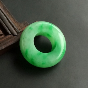 (超值推荐)糯冰种飘翠平安环挂件