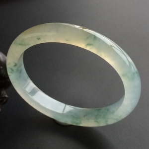 (超值推荐)冰种飘花带黄翡贵妃镯(53.8mm-47mm)