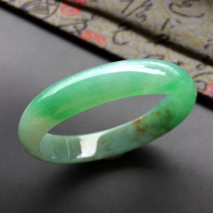 (超值推荐)糯冰种飘翠略带黄翡贵妃镯(51.2mm-44.4mm)