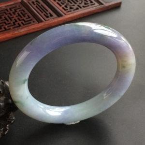 (超值推荐)糯冰种紫罗兰飘花略带褐黄翡圆条手镯(58.5mm)
