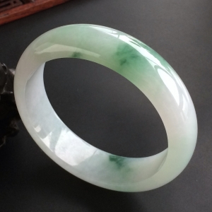 (超值推荐)糯冰种飘花手镯(57.7mm)