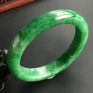 (超值推荐)糯冰种深绿手镯(56mm)