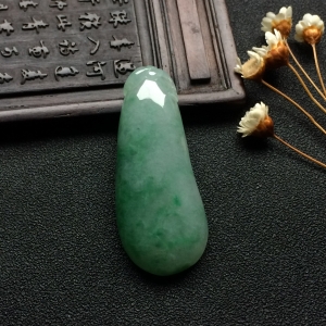 （超值推荐）糯冰种飘花福瓜挂件