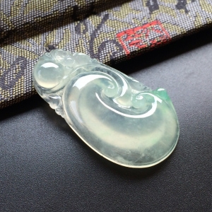 (超值推荐)冰种略飘花如意挂件