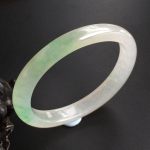 (超值推荐)冰种飘翠贵妃镯(53.5mm-44mm)