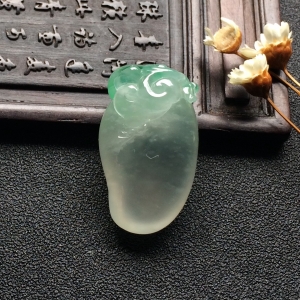 （超值推荐）冰玻种飘翠福瓜挂件