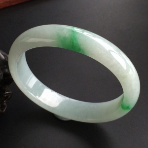 (超值推荐)糯冰种飘翠贵妃镯(55.1mm-47.8mm)