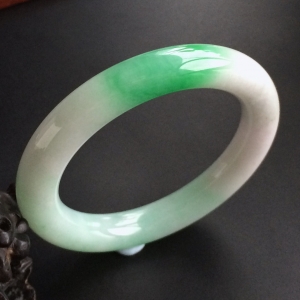(超值推荐)糯冰种飘翠圆条手镯(53.4mm)