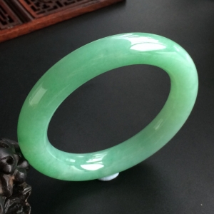 (超值推荐)糯冰种绿晴水圆条手镯(57mm)