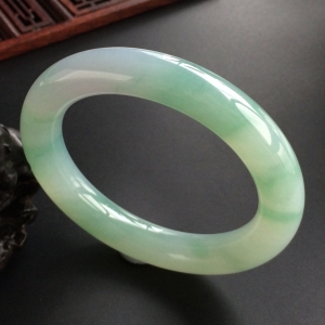(超值推荐)糯冰种晴水飘花圆条手镯(55.5mm)