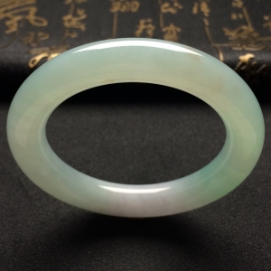 （超值推荐）糯冰种晴水圆条手镯（56.8mm）