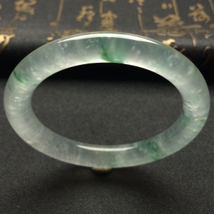 （超值推荐）冰玻种飘花圆条手镯（55.8mm）