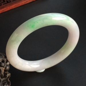 (超值推荐)糯冰种淡春带彩圆条手镯(53.5mm)
