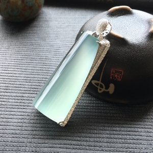 (超值推荐)冰种晴水镶白金钻石平安柱胸坠
