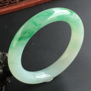 (超值推荐)糯冰种飘翠圆条手镯(54.2mm)